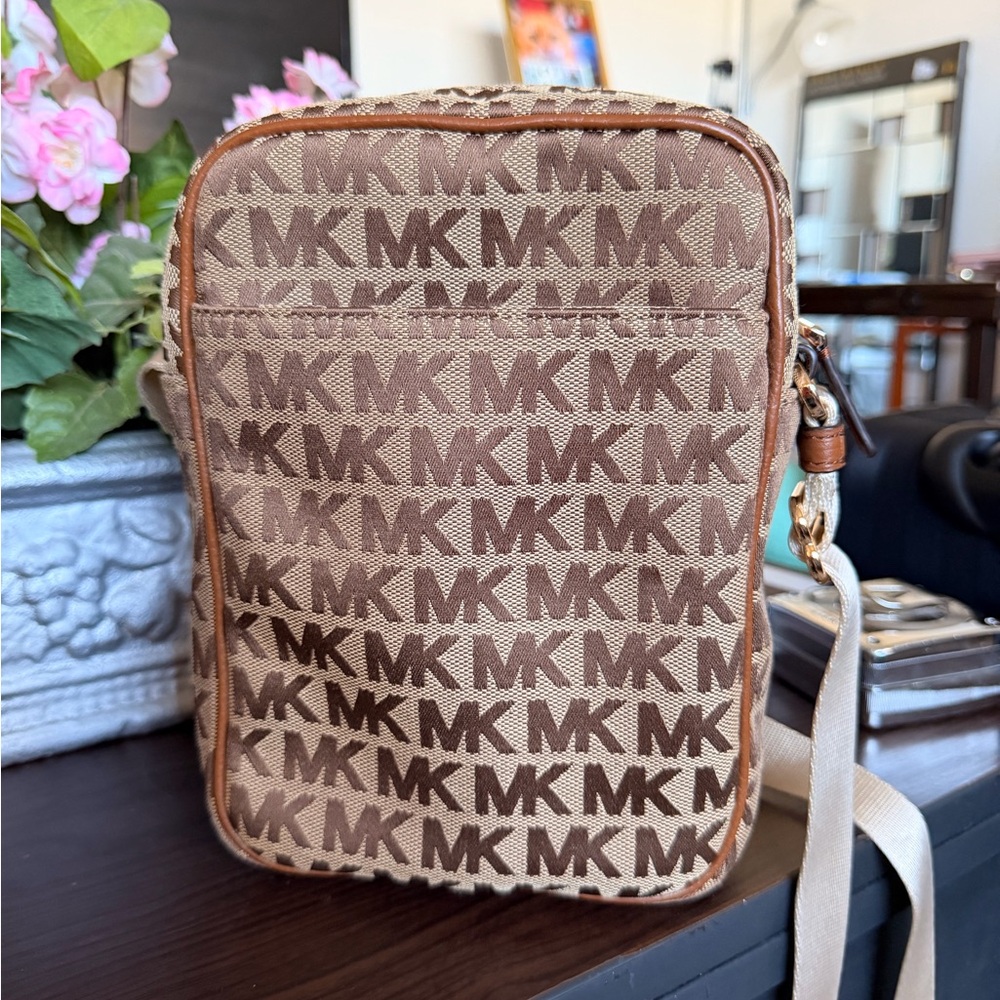 Michael Kors Tan/Brown MK Monogram Messenger Bag - Picture 3 of 6